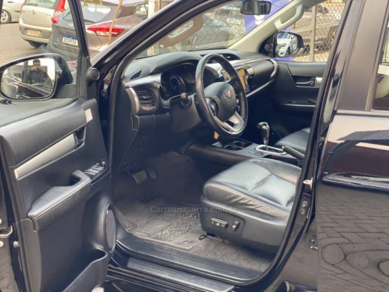 TOYOTA - HILUX - 2018/2018 - Preta - R$ 185.000,00