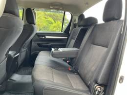 TOYOTA - HILUX - 2017/2017 - Branca - R$ 175.000,00