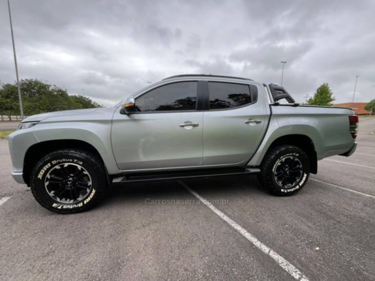MITSUBISHI - L200 TRITON - 2023/2023 - Prata - R$ 205.000,00