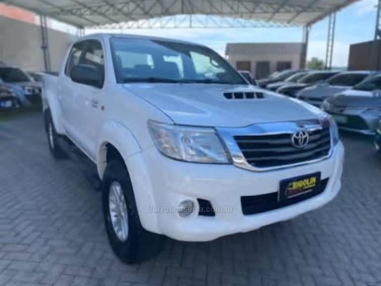 TOYOTA - HILUX - 2013/2013 - Branca - R$ 129.000,00