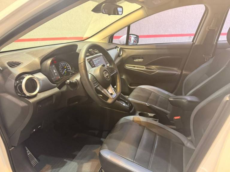 NISSAN - VERSA - 2024/2024 - Branca - R$ 109.000,00