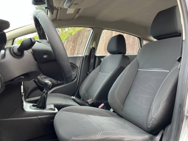 FORD - FIESTA - 2014/2014 - Prata - R$ 44.000,00