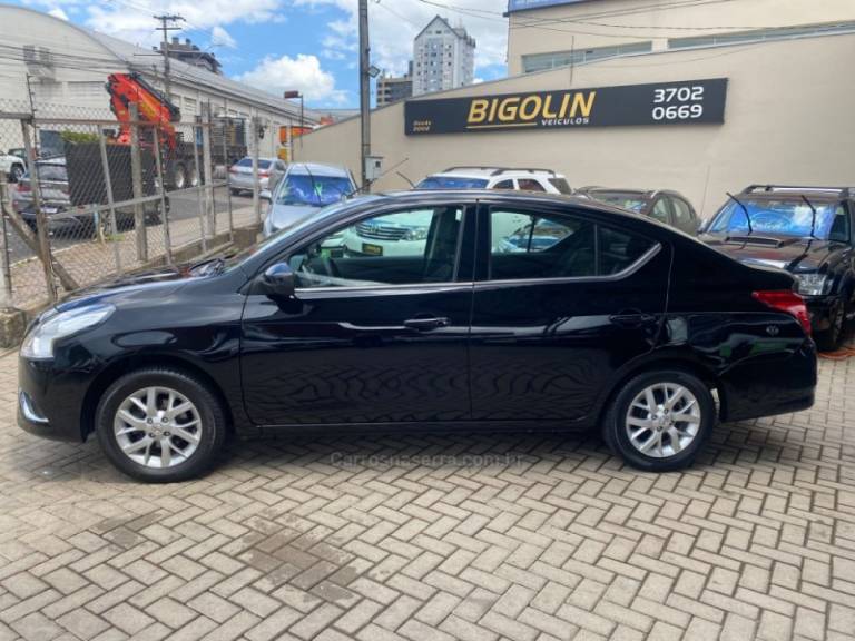 NISSAN - VERSA - 2017/2017 - Preta - R$ 58.000,00