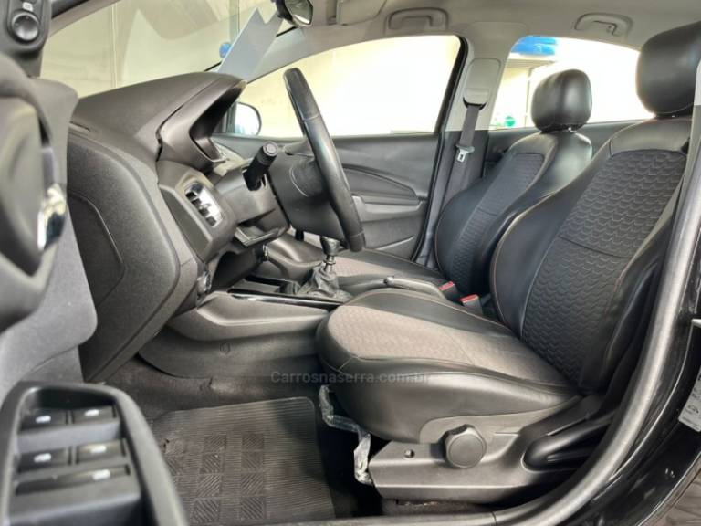 CHEVROLET - ONIX - 2018/2018 - Preta - R$ 65.000,00