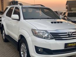 TOYOTA - HILUX SW4 - 2015/2015 - Branca - R$ 158.000,00