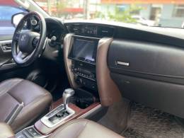 TOYOTA - HILUX SW4 - 2018/2018 - Preta - R$ 235.000,00