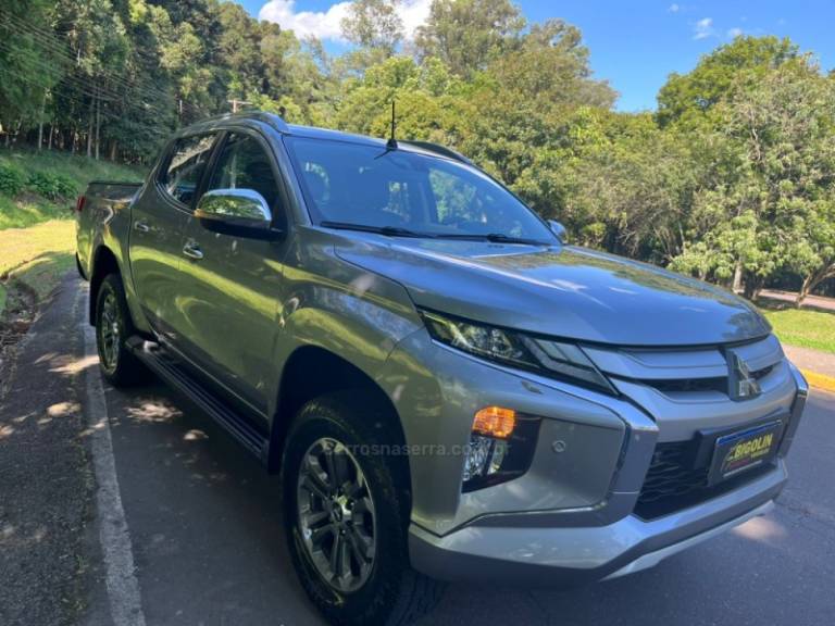 MITSUBISHI - L200 TRITON - 2022/2022 - Prata - R$ 202.000,00