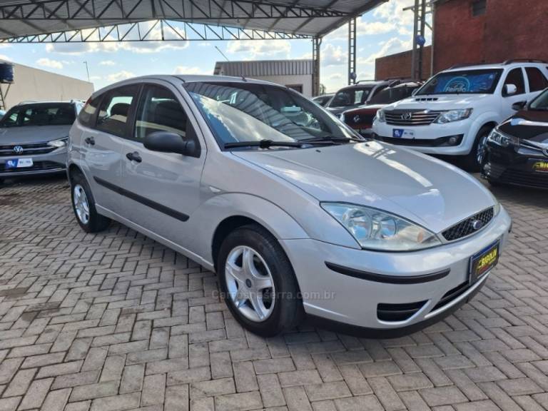 FORD - FOCUS - 2005/2005 - Prata - R$ 26.000,00