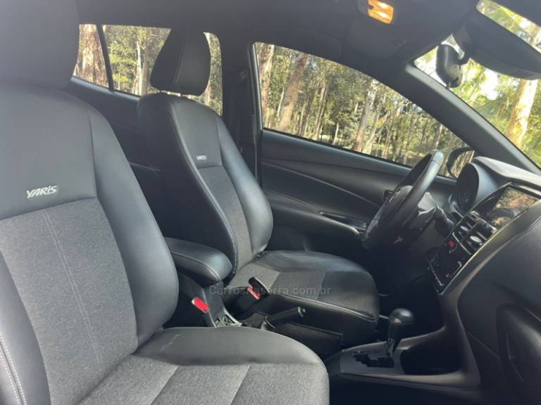 TOYOTA - YARIS - 2025/2025 - Branca - R$ 113.000,00