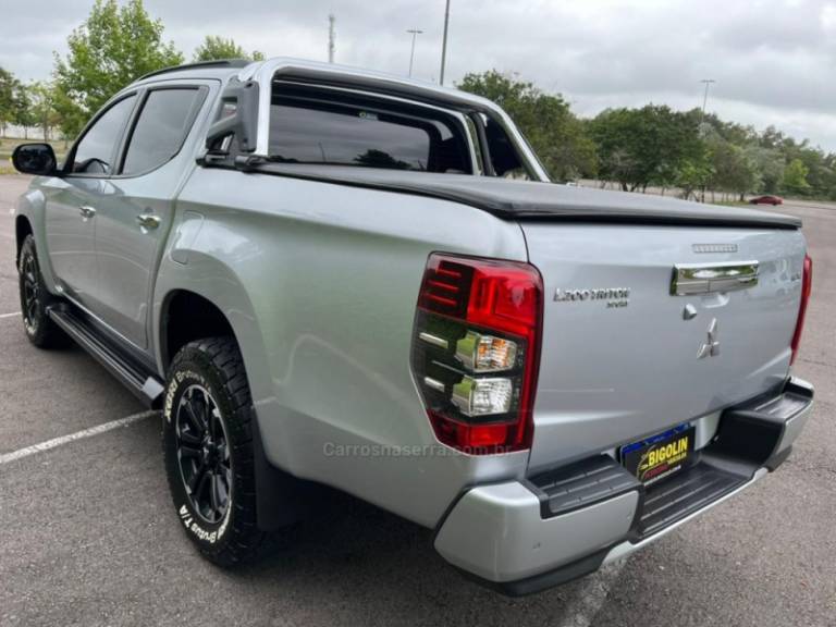 MITSUBISHI - L200 TRITON - 2023/2023 - Prata - R$ 205.000,00