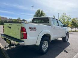 TOYOTA - HILUX - 2013/2013 - Branca - R$ 117.000,00