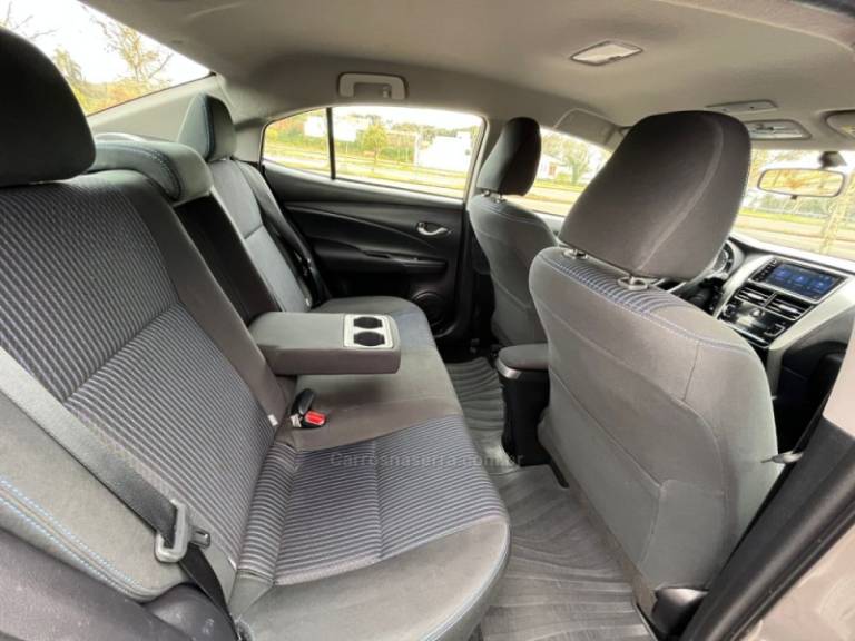 TOYOTA - YARIS - 2020/2020 - Cinza - R$ 83.000,00