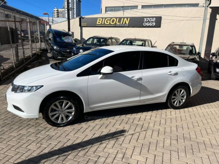 HONDA - CIVIC - 2016/2016 - Branca - R$ 79.000,00