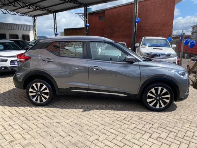 NISSAN - KICKS - 2017/2017 - Cinza - R$ 84.000,00