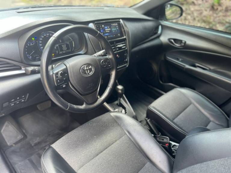 TOYOTA - YARIS - 2025/2025 - Branca - R$ 113.000,00
