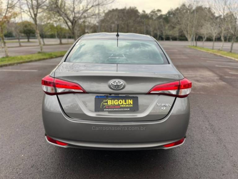 TOYOTA - YARIS - 2020/2020 - Cinza - R$ 83.000,00