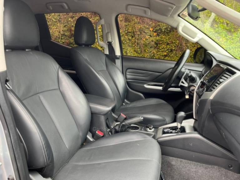 MITSUBISHI - L200 TRITON - 2023/2023 - Prata - R$ 205.000,00