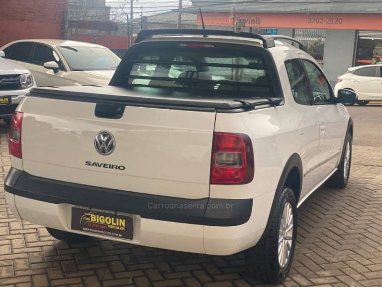 VOLKSWAGEN - SAVEIRO - 2015/2015 - Branca - R$ 64.000,00