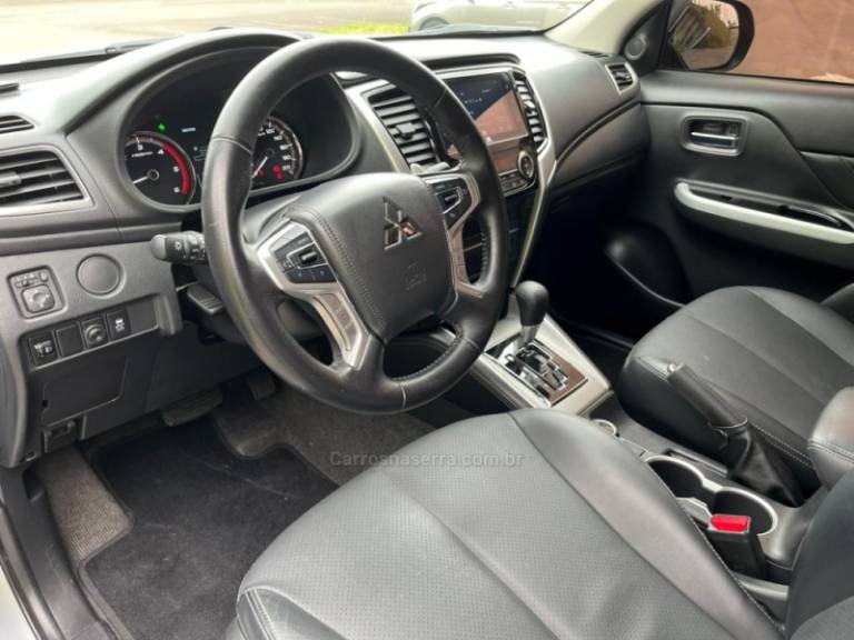 MITSUBISHI - L200 TRITON - 2023/2023 - Prata - R$ 205.000,00