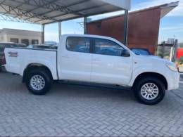 TOYOTA - HILUX - 2013/2013 - Branca - R$ 129.000,00