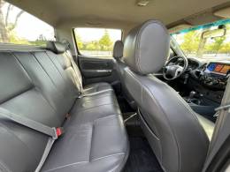 TOYOTA - HILUX - 2013/2013 - Branca - R$ 117.000,00