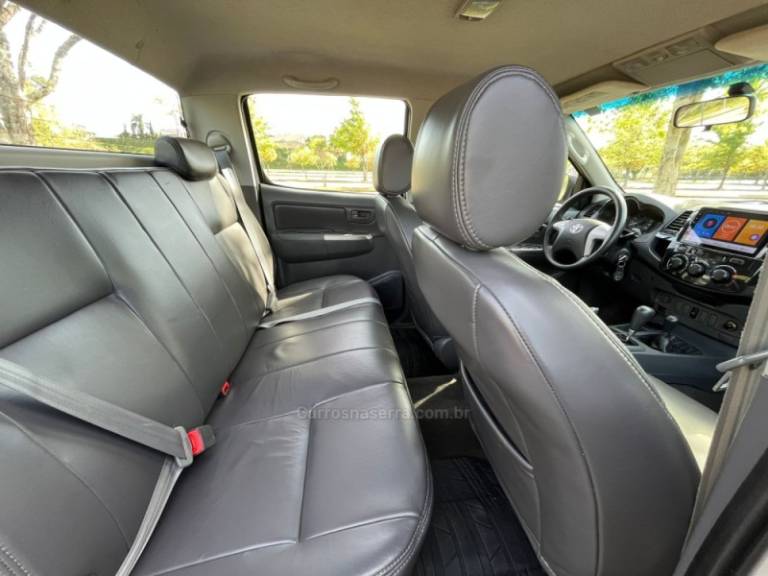 TOYOTA - HILUX - 2013/2013 - Branca - R$ 117.000,00