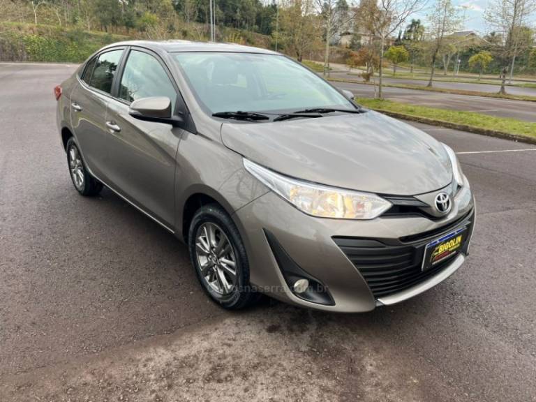 TOYOTA - YARIS - 2020/2020 - Cinza - R$ 83.000,00