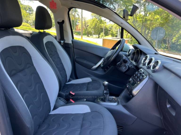 CITROËN - C3 - 2014/2014 - Prata - R$ 40.000,00