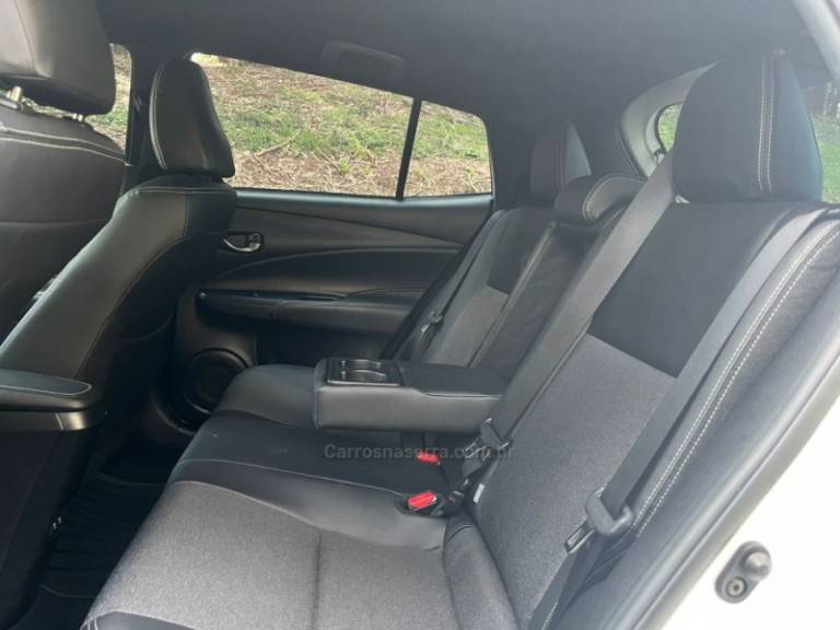 TOYOTA - YARIS - 2025/2025 - Branca - R$ 113.000,00