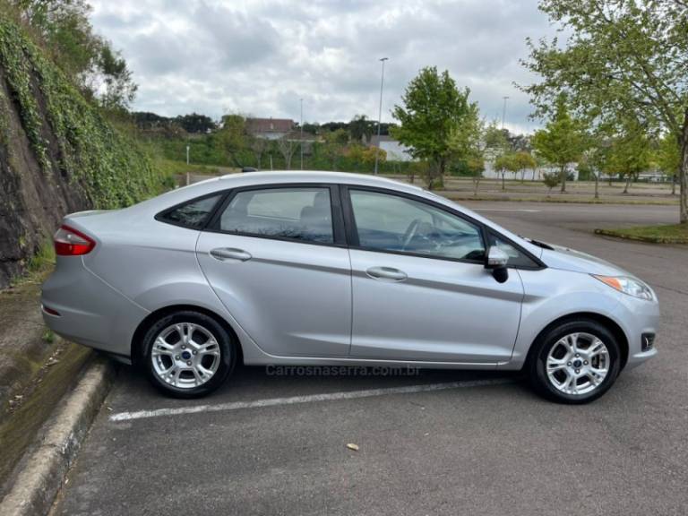 FORD - FIESTA - 2014/2014 - Prata - R$ 44.000,00