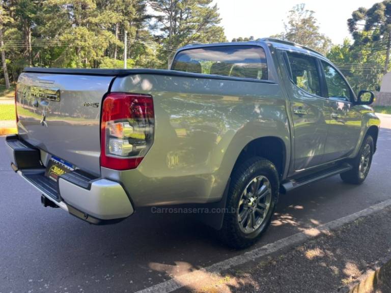 MITSUBISHI - L200 TRITON - 2022/2022 - Prata - R$ 202.000,00