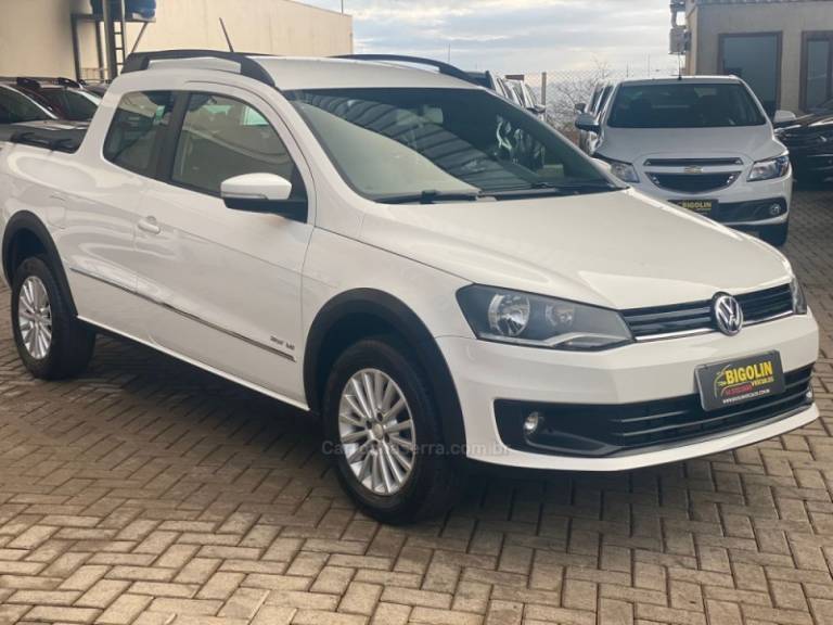 VOLKSWAGEN - SAVEIRO - 2015/2015 - Branca - R$ 64.000,00