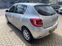 RENAULT - SANDERO - 2015/2015 - Prata - R$ 44.000,00