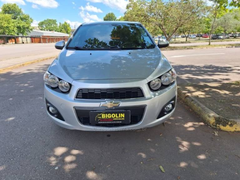 CHEVROLET - SONIC - 2013/2013 - Prata - R$ 45.000,00