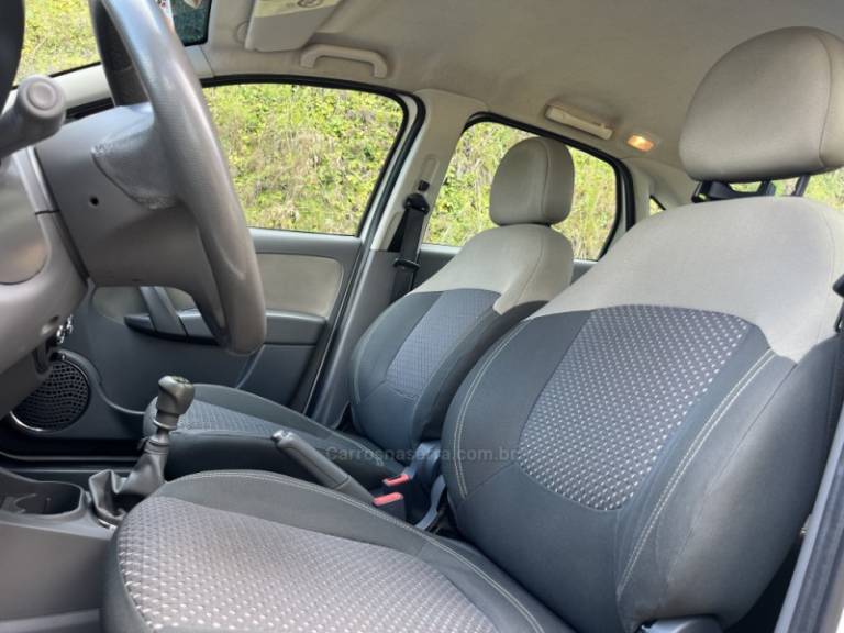 FIAT - SIENA - 2015/2015 - Branca - R$ 44.000,00