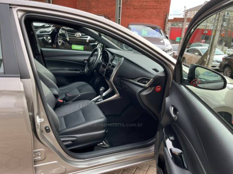 TOYOTA - YARIS - 2019/2019 - Cinza - R$ 86.000,00