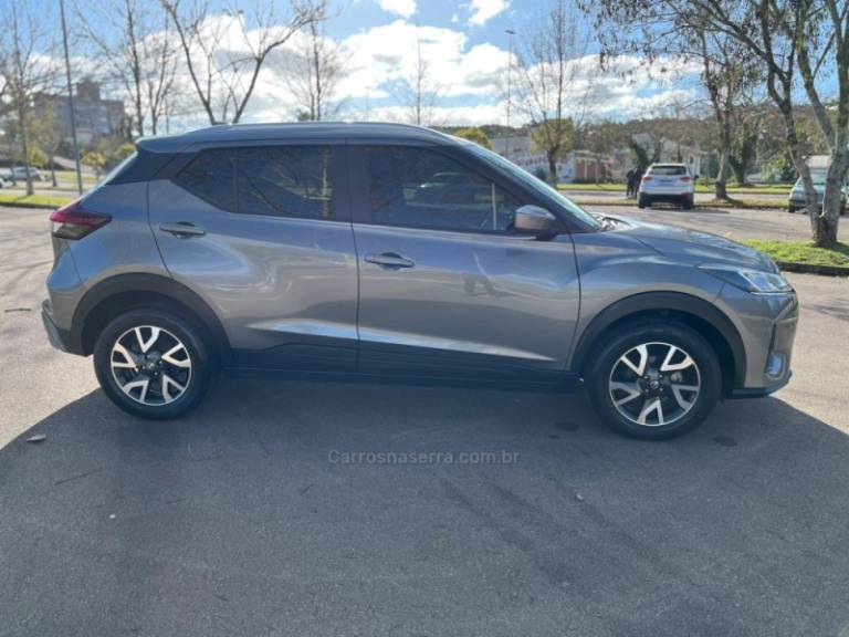 NISSAN - KICKS - 2022/2022 - Cinza - R$ 96.000,00