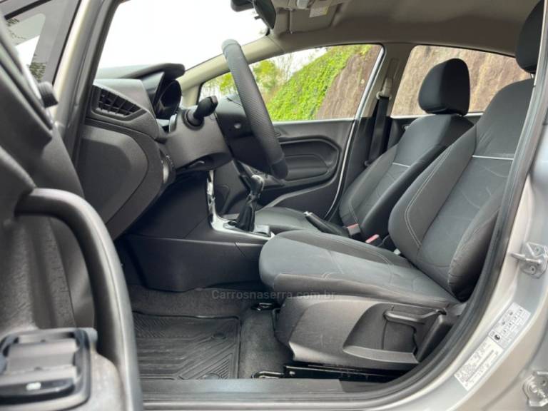 FORD - FIESTA - 2014/2014 - Prata - R$ 44.000,00
