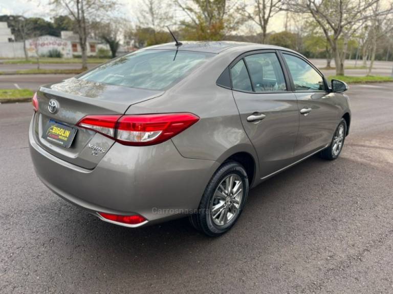 TOYOTA - YARIS - 2020/2020 - Cinza - R$ 83.000,00