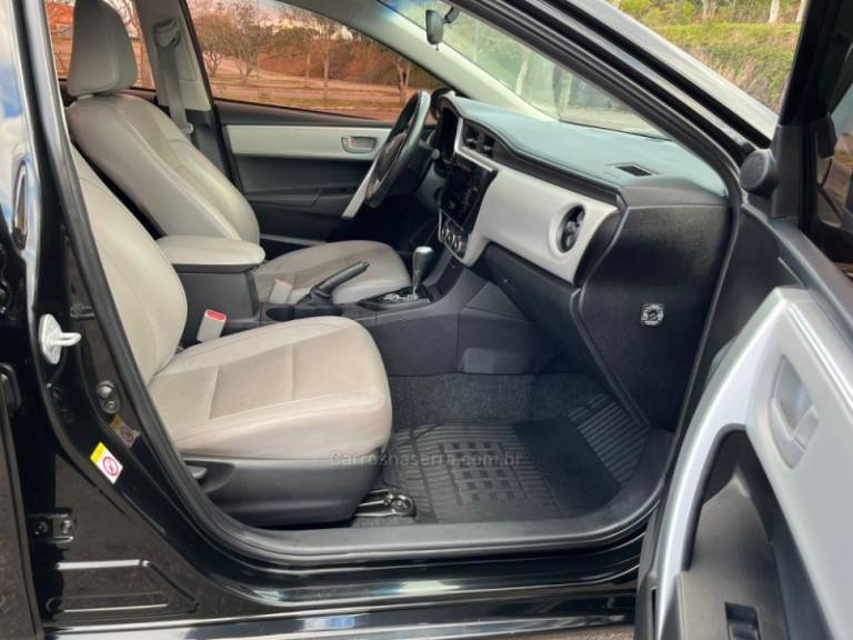 TOYOTA - COROLLA - 2018/2018 - Preta - R$ 94.000,00